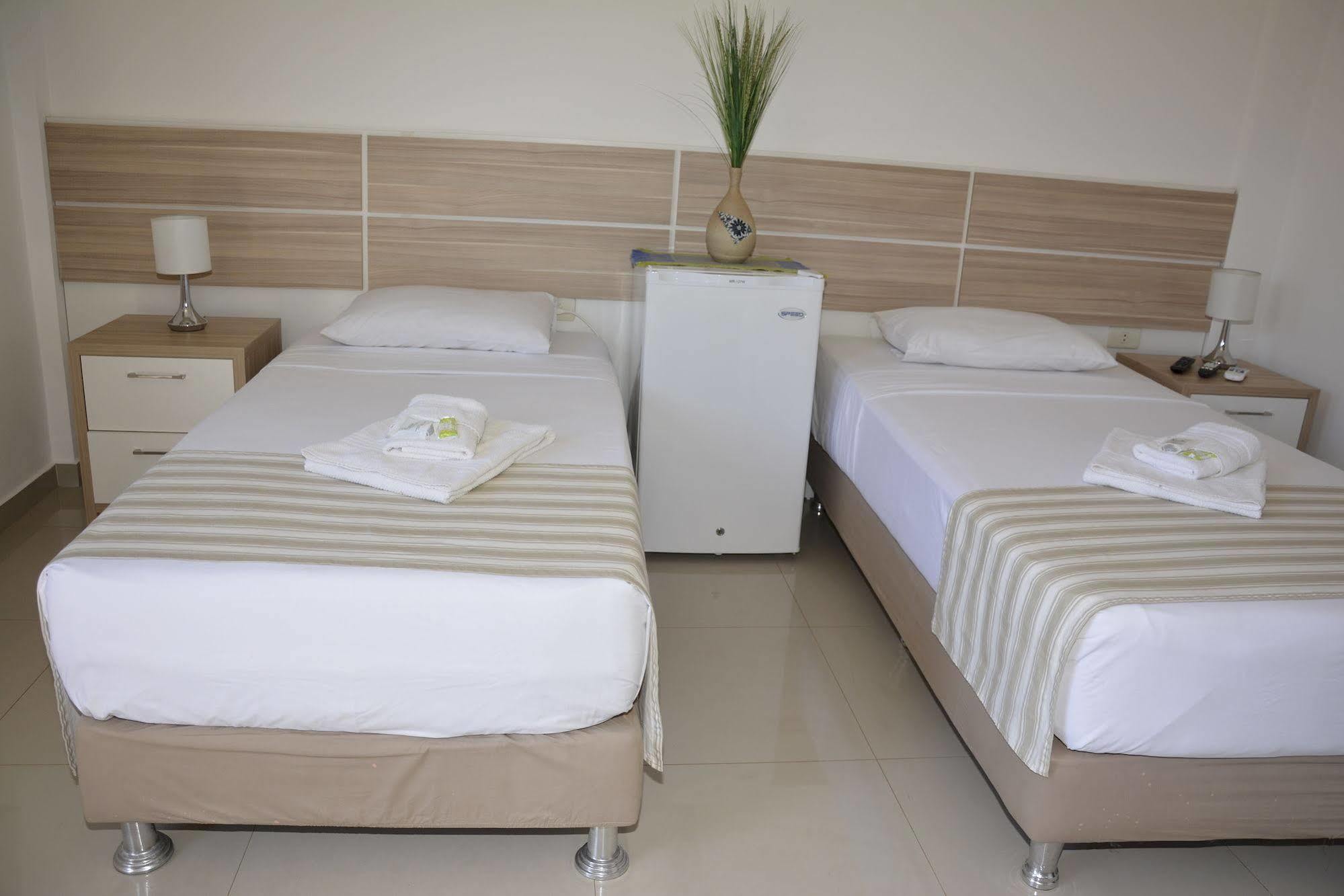 Hotel Salzburgo Ciudad del Este Bagian luar foto