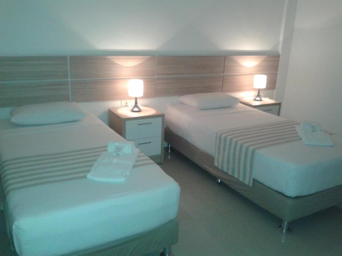 Hotel Salzburgo Ciudad del Este Bagian luar foto